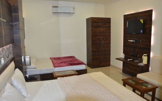 Anjali Mahal Hotel