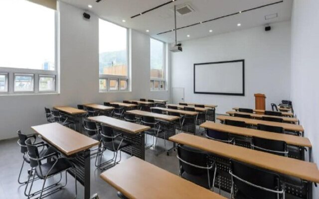 Friemily Pool Villa & Hotel