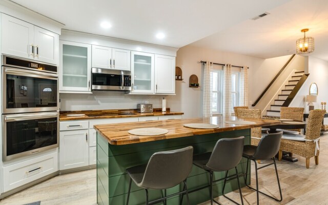 Modern Indianapolis Home < 2 Mi to Downtown!