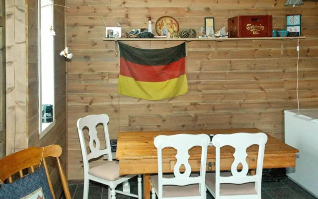Four-Bedroom Holiday home in Urangsvåg