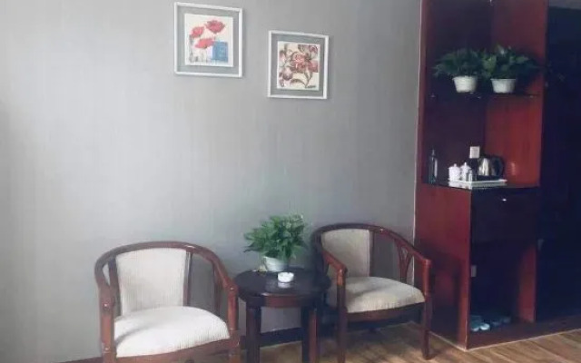 QMAX Peninsula Hotel (Huainan Top 100 Business and Trade)