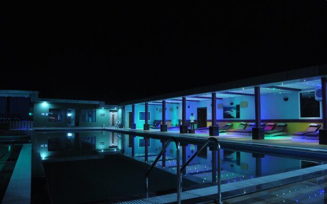 007 Universe Resort