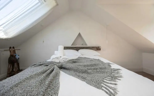 Host Stay The Walpole House