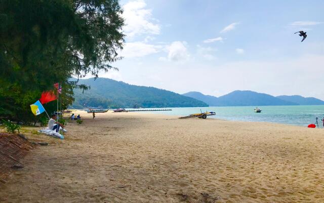 By The Beach - Luxury 2 Bedrooms Family Suite