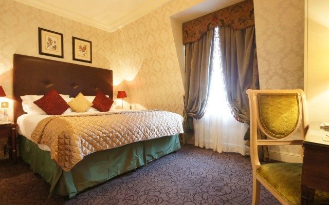 The Leonard Hotel