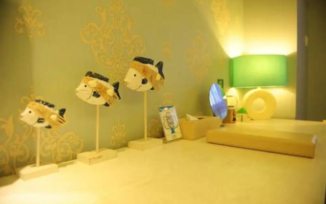 Chengdu Charm City Hotel