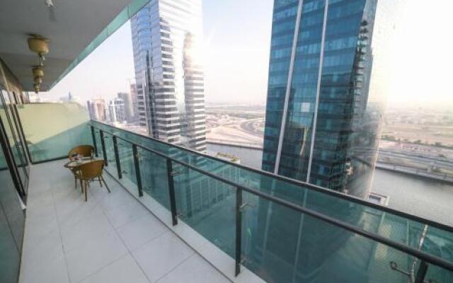Luton Vacation Homes - Damac Maison Studio, Canal View