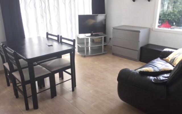 Recently Refurbished Center Apartment