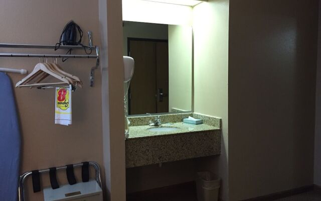 Super 8 Ohare Chicago Elk Grove Village