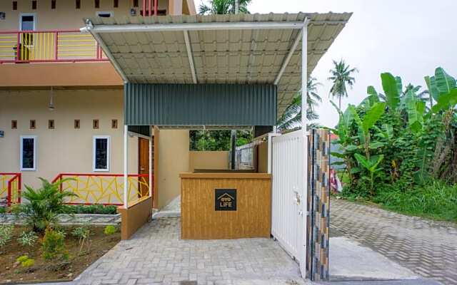 OYO Life 2739 Pondok Nadila