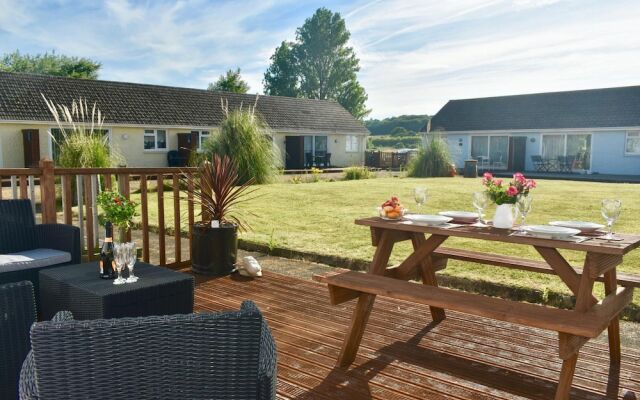 Seashells Dog Friendly Seaview Beach Chalet Sleeps 4 Beach Opposite