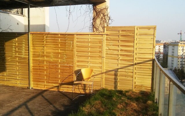 Walk distance to mokotow business park