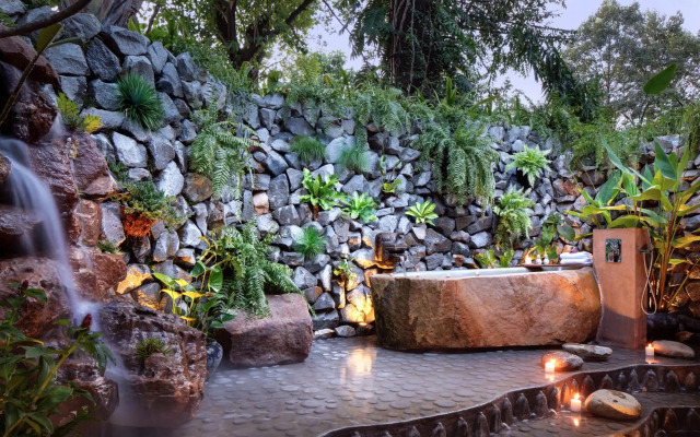 Lynnaya Urban River Resort