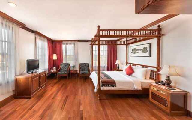 Royal Crown Hotel & Spa