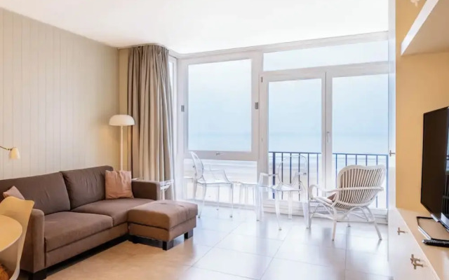 Lavish Apartment for 4 People With Seaview