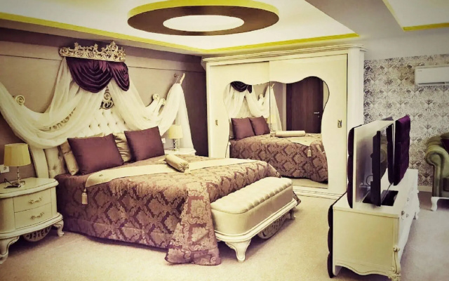 Royal Life Exclusive