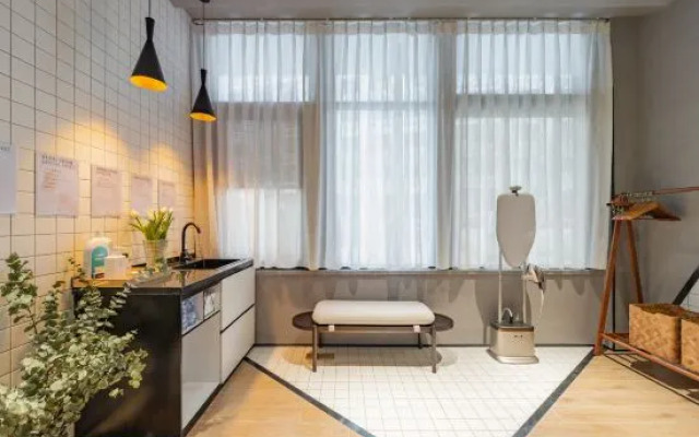 Shanghai Pujiang Shendu HighwayAtour Hotel