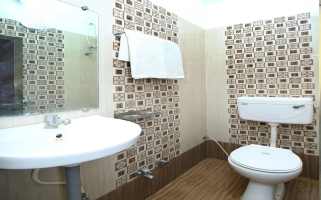 Hotel Shri Radha ISBT by OYO Rooms