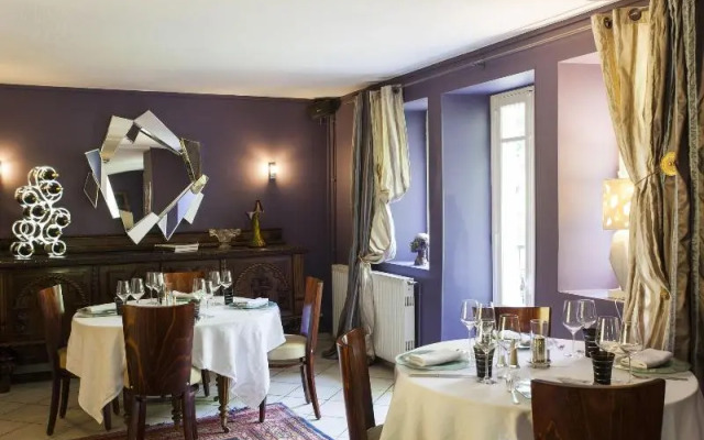 Logis Hotel la Source Bleue
