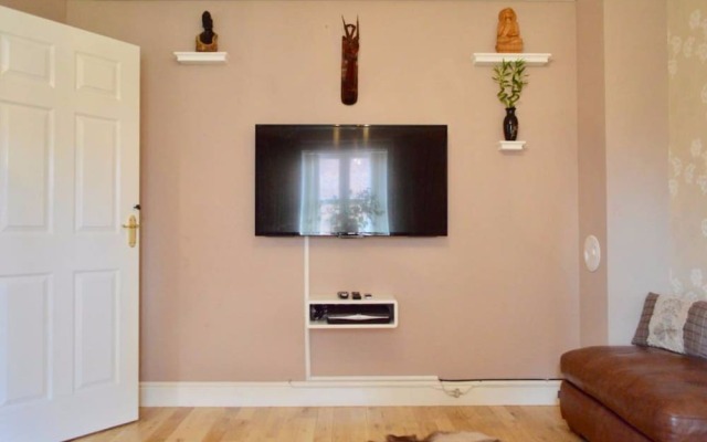 3 Bedroom House With Parking