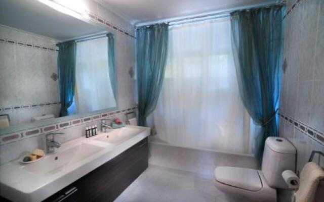 Villa Corina near the Airport