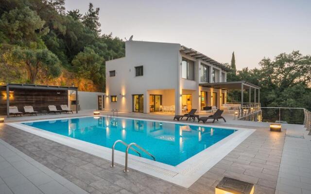 Villa 360 Corfu by villa2be