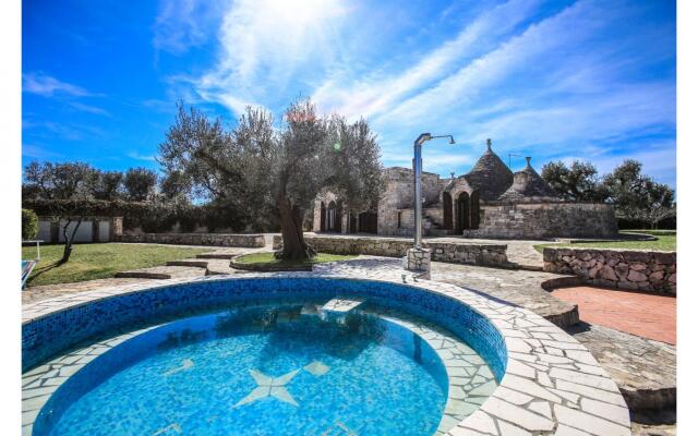 Trullo Degli Ulivi con Piscina e Idromassaggio