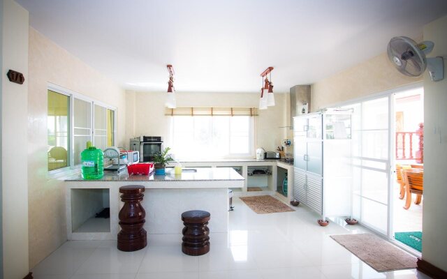Tharnrarin Villa Suphan Buri
