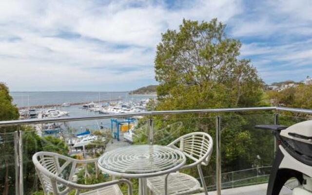 2 'Paradiso', 4 Laman Street - beautiful unit with stunning water views & pool