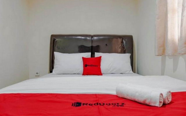 RedDoorz @ Jalan Biak Roxy Jakarta