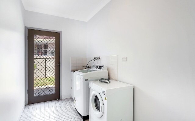 Ronald Avenue, Unit 2/36