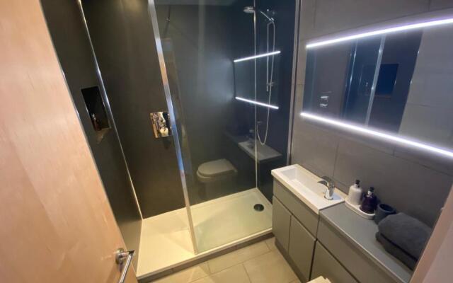 The Duplex Nairn- Spacious 3 Bedroom with sunny balcony