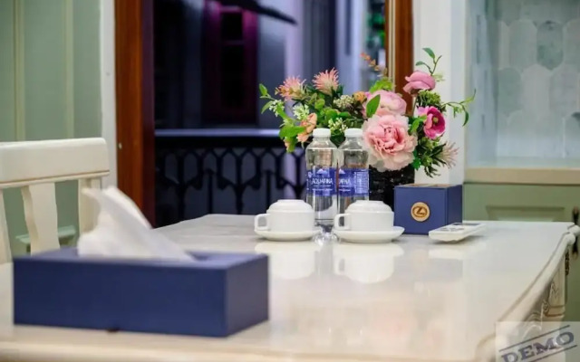 Luxe Paradise Suites Dich Vong Hau