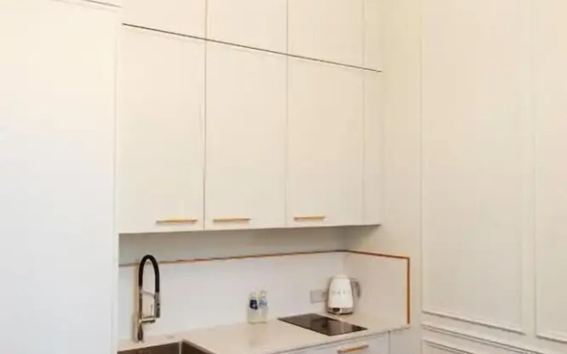 Roze Center Apartments