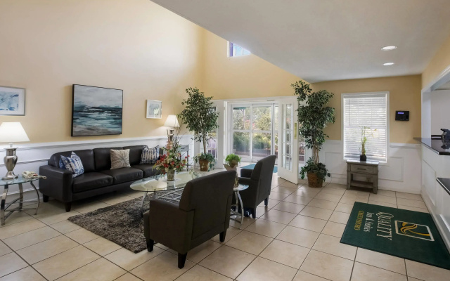 Quality Inn & Suites Greensboro near Lake Oconee