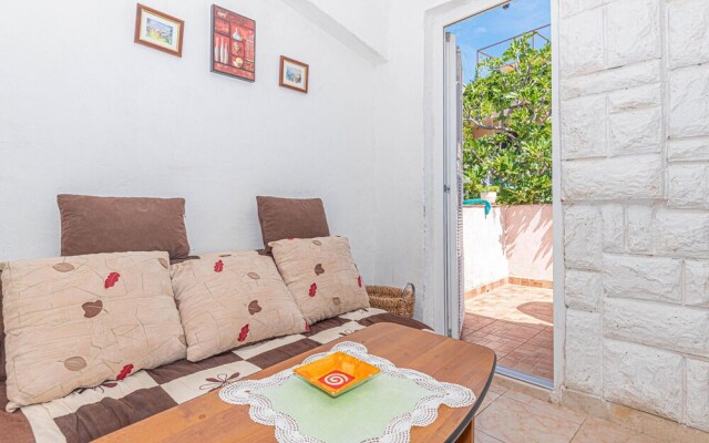 Nice Apartment in Grebastica With Wifi and 2 Bedrooms