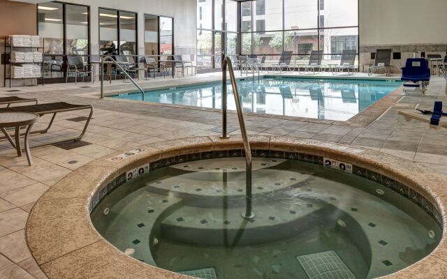 Hampton Inn & Suites Omaha-Downtown
