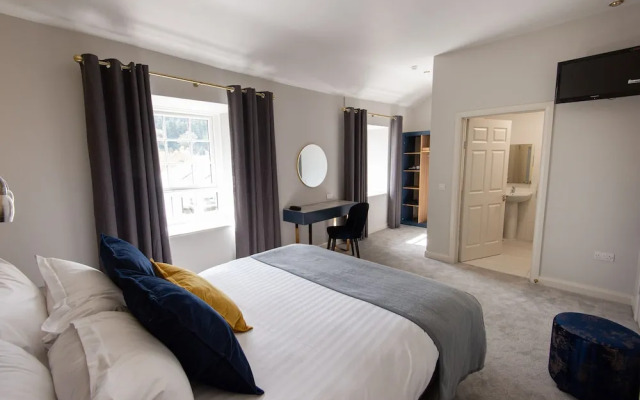 Woodenbridge Hotel & Lodge