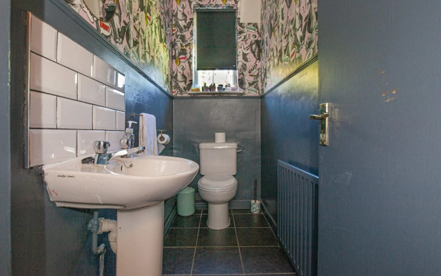 Charming 3BD Oasis 3 Min Walk From Beach Front!