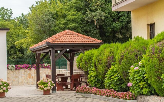 Plush Apartment in Imotski near Blue & Red Lakes