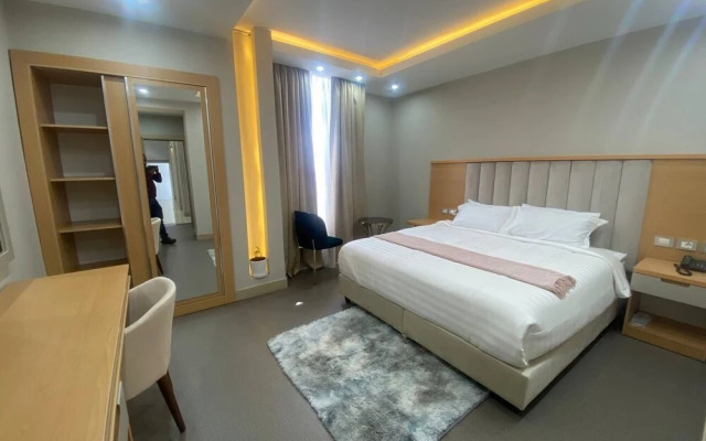 Eyana Hotel