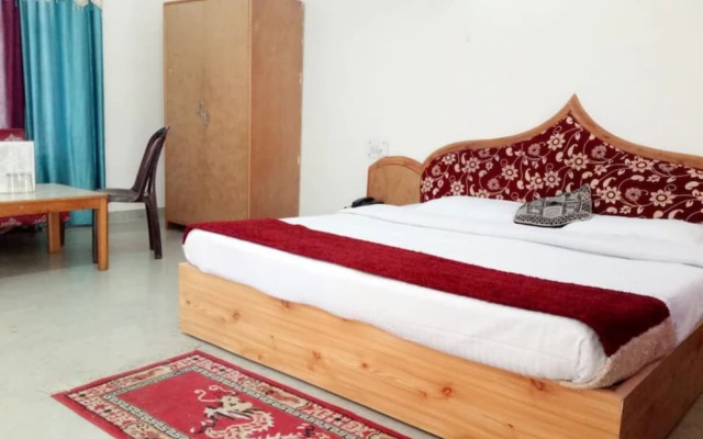 Goroomgo New Ambika Mall Road Manali