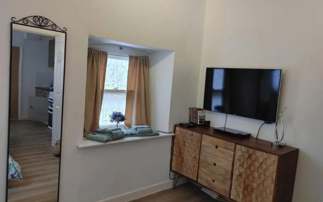 Cosy Flat in a Pretty Town.