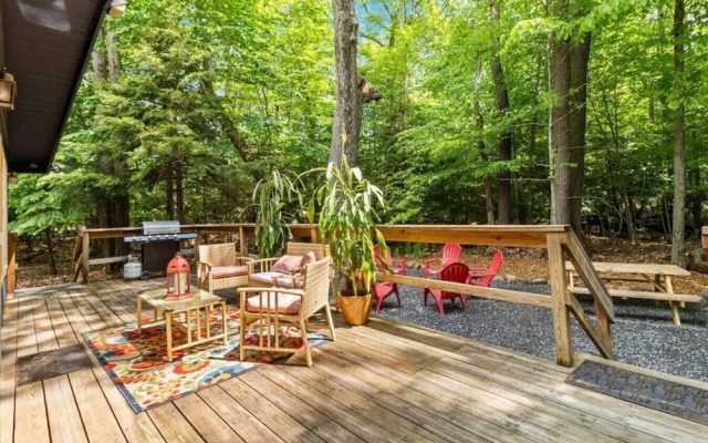 Unique 3Bedroom Poconos Chalet