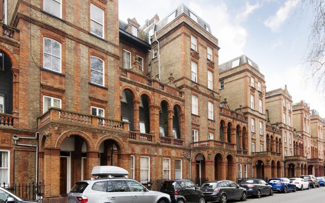 The South Kensington Courtfield Loft - ALR