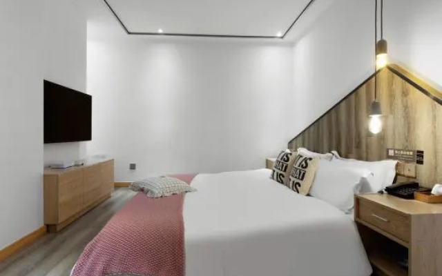 Cheezo High altitude river view Hotel ( Jiefangbei hongyadong store)