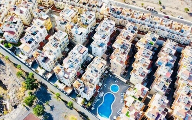 Family Apartment 3BR Communal Pool Kids Park