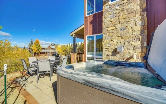 Ski-in/ski-out Granby Townhouse w/ Private Hot Tub