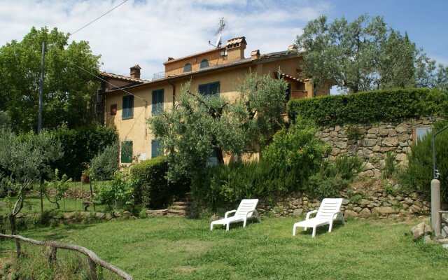 Peaceful Holiday Home in Lamporecchio With Pool