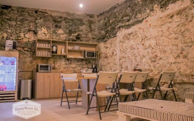 Bourbon St Hostal Boutique - Hostel